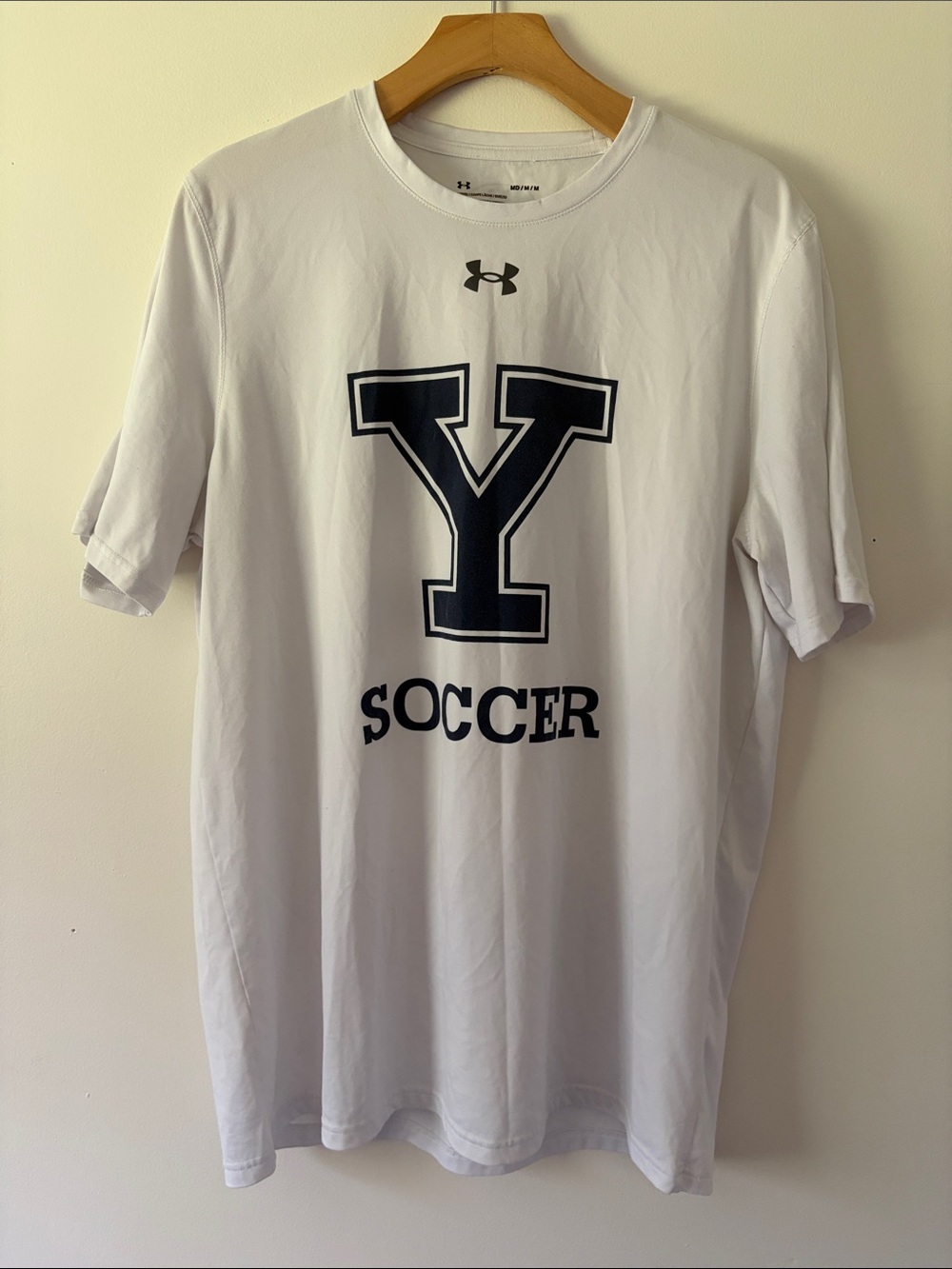 Men’s Under Armour White & Navy Yale Soccer Tee Size Med